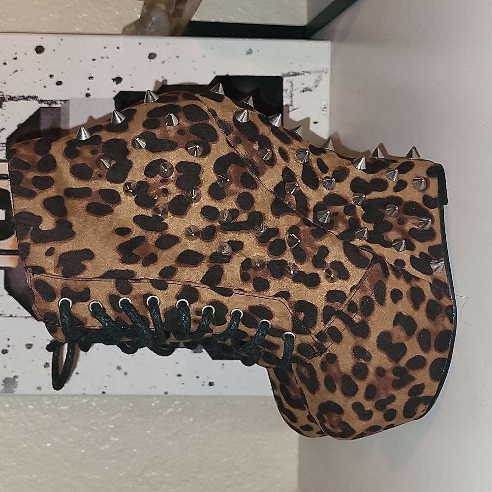 Bettie Page "Belladonna" gravity platform wedge, sz7 leopard print - Picture 4 of 8